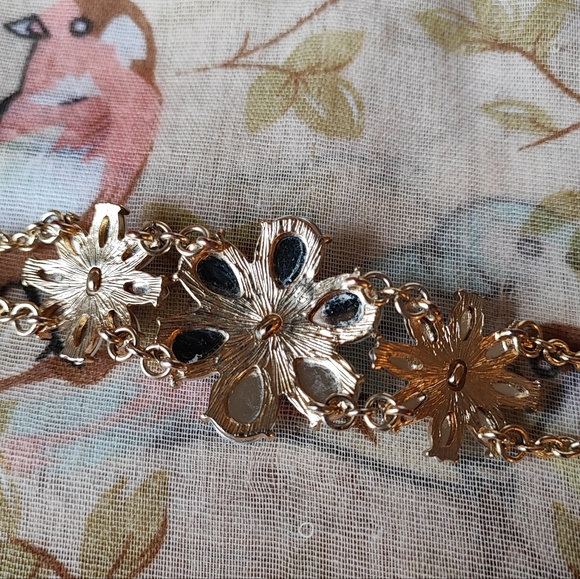 Talbot's Acrylic Teardrop Stones Rhinestone Nude Pink Flowers Statement Bracelet - Picture 5 of 8